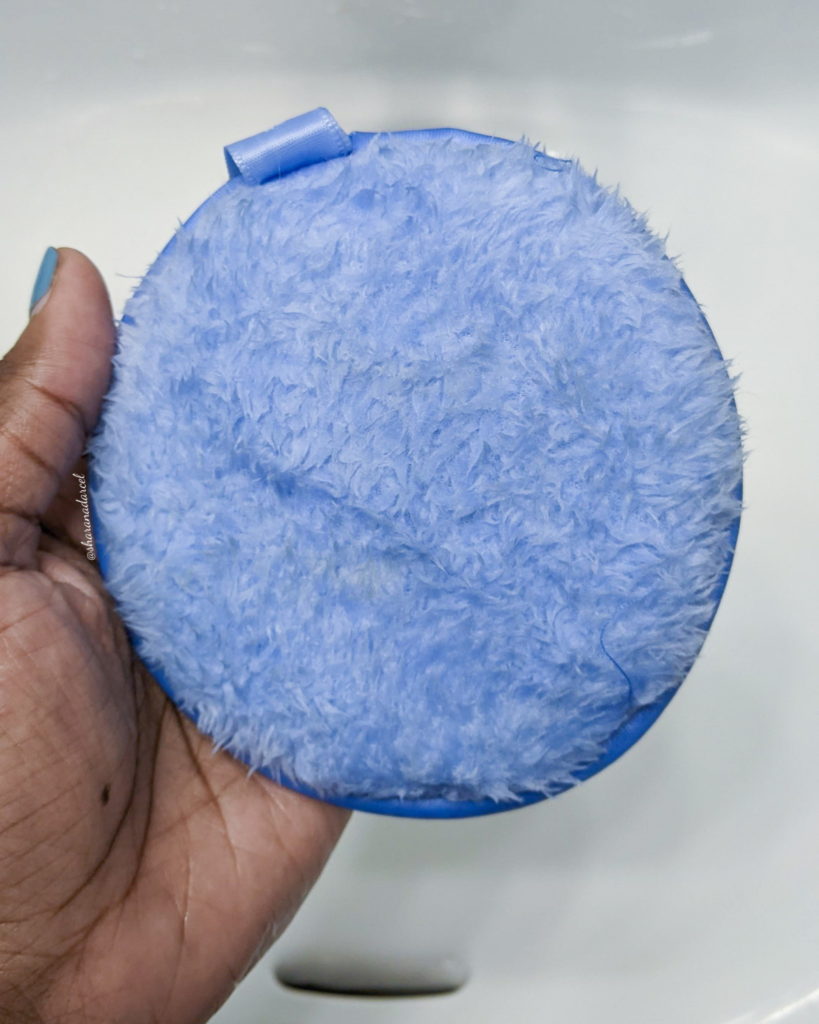 JUNOSKIN Cleansing Cookie - light blue reusable makeup remover pad
